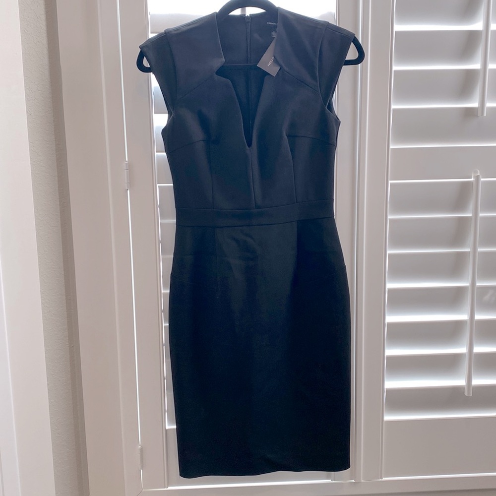 NWT French connection BLACK FITTED LOLO STRETCH CAPPED SLEEVE FITTED. Size 2